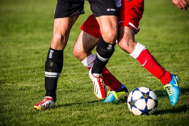 Fußball auf dem Rasen